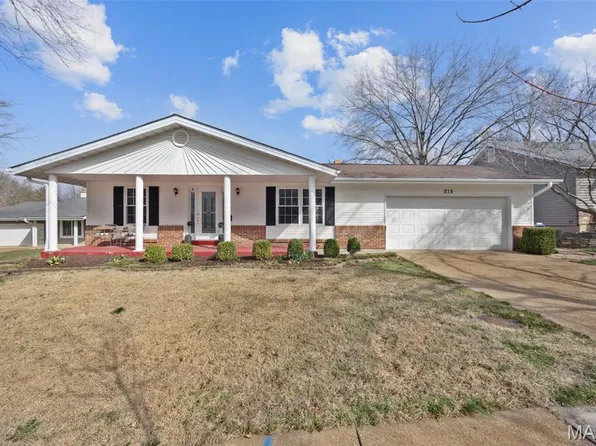 215 Straightoak Ct, Ballwin, MO 63021