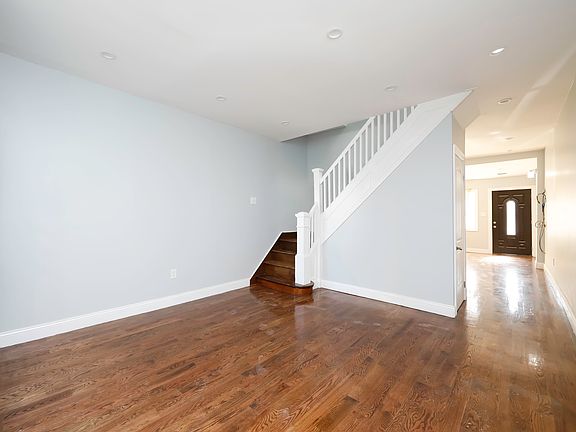 4th image of 1714 E 51st St