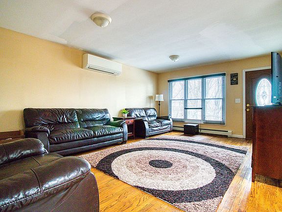 4th image of 248 Stanley Ave