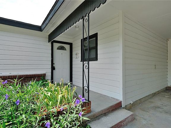 3rd image of 301 N Bowie Dr