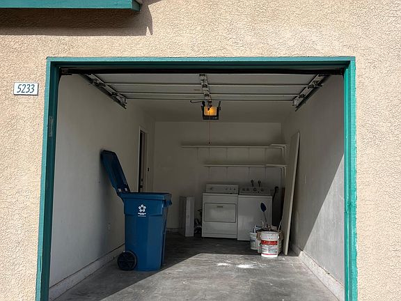 4th image of 5233 Steinbrenner Ln