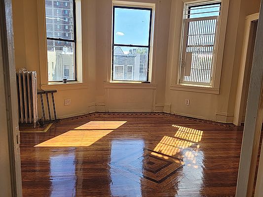 1st image of 1240 Union St Room 3