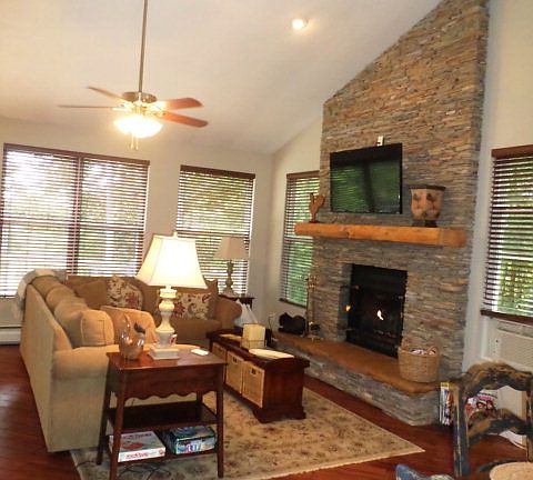 5th image of 105 Columbine Ln