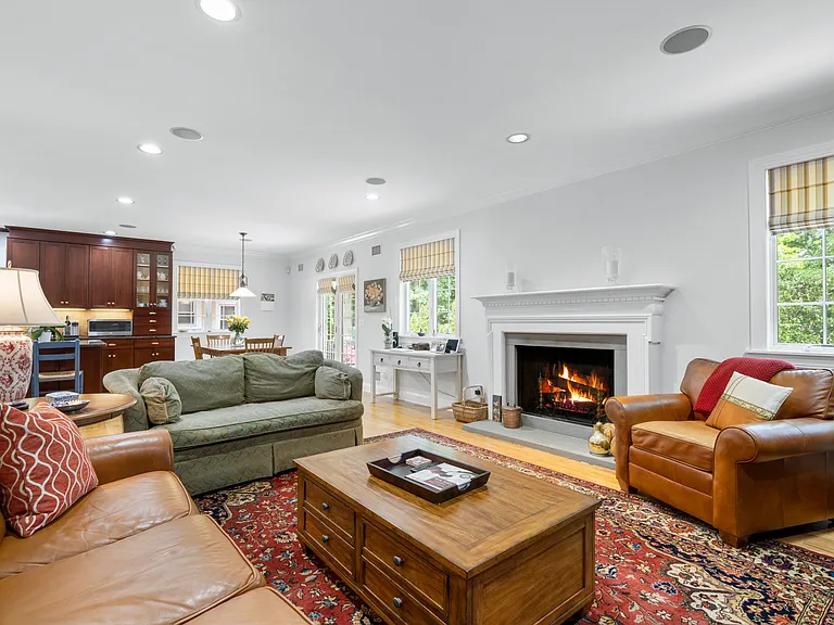 525 Carroll Ave — Photo 15