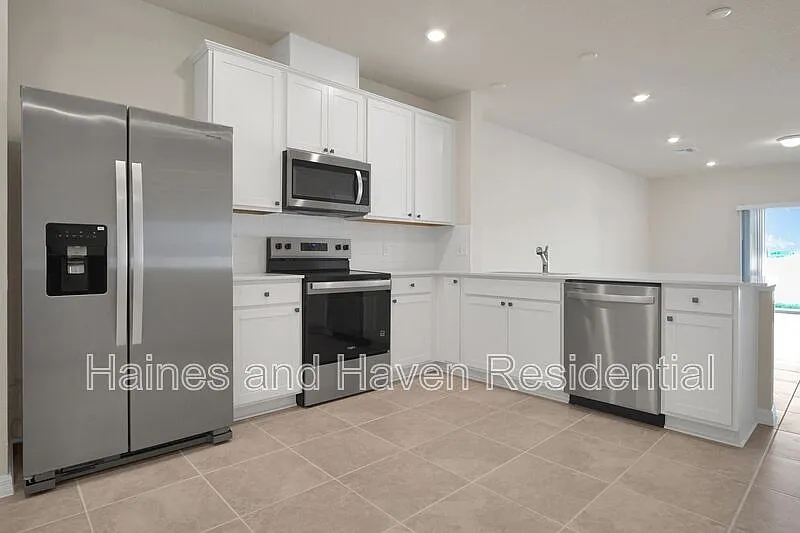 3 bed, 2.5 bath, 1699 sqft, $1,895 — Photo 4