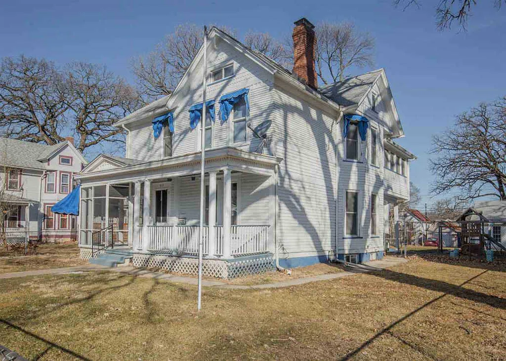818 E 14th St photo 1