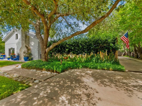 904 N LINCOLN ST, Fredericksburg, TX 78624