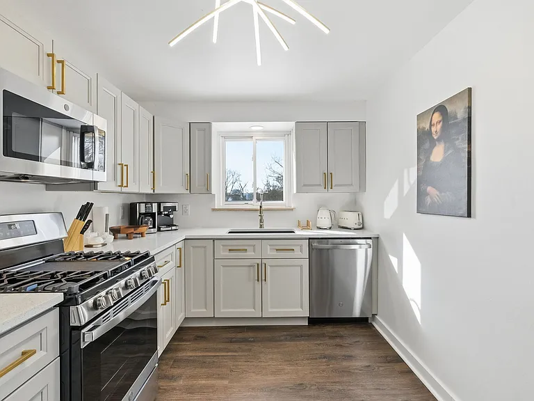 215 McMasters Dr — Photo 11