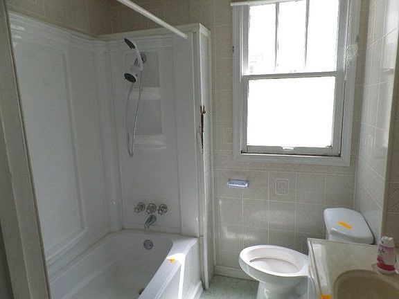 5th image of 2135 Charles St