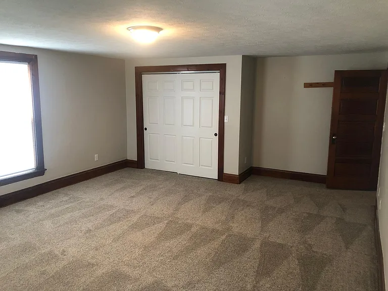 325 E Main St — Photo 8