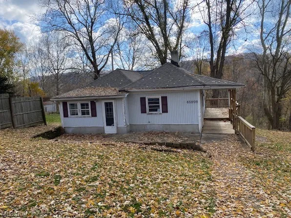 46898 Columbia St, Fairpoint, OH 43927