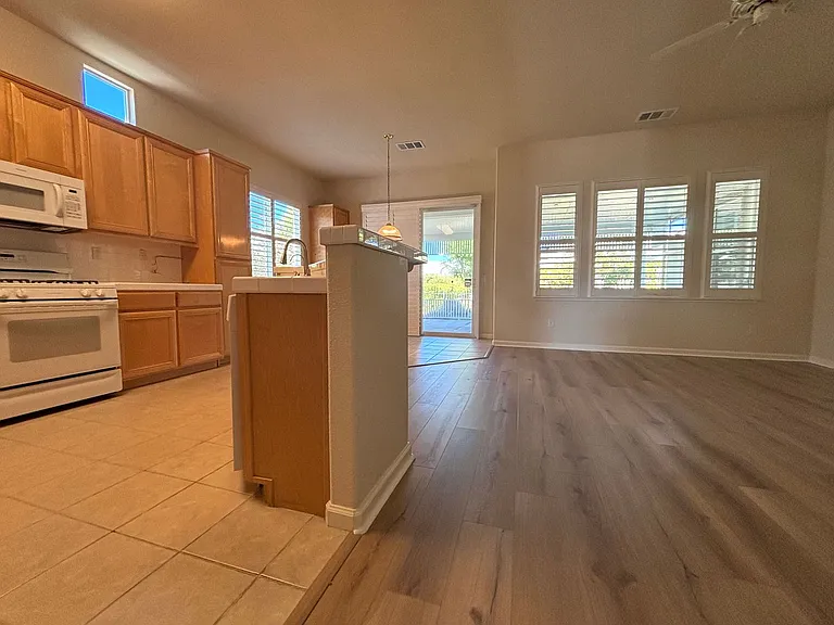 1532 Alton Ln — Photo 8