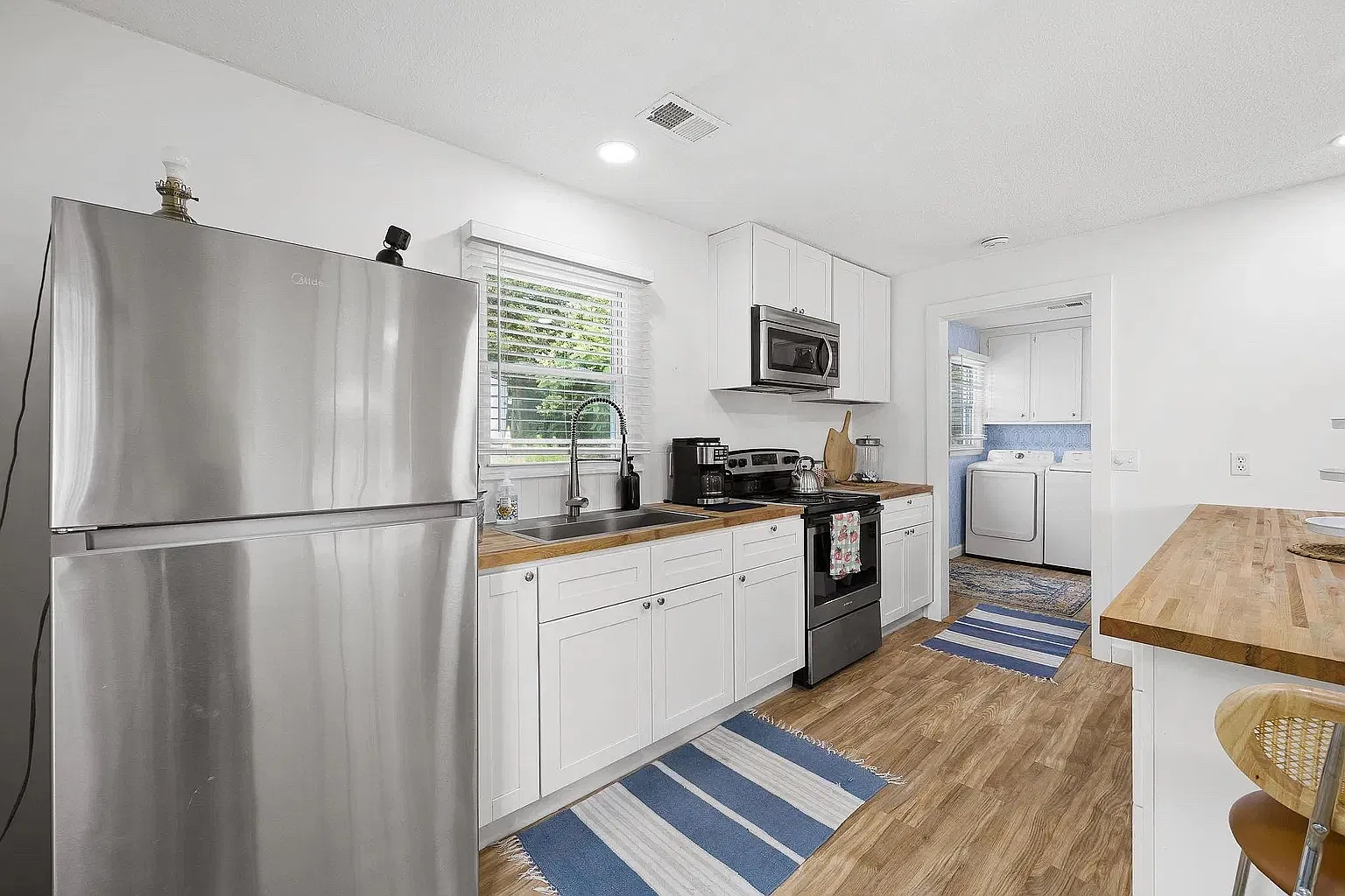 3 bed, 864 sqft, $1,500 — Photo 2