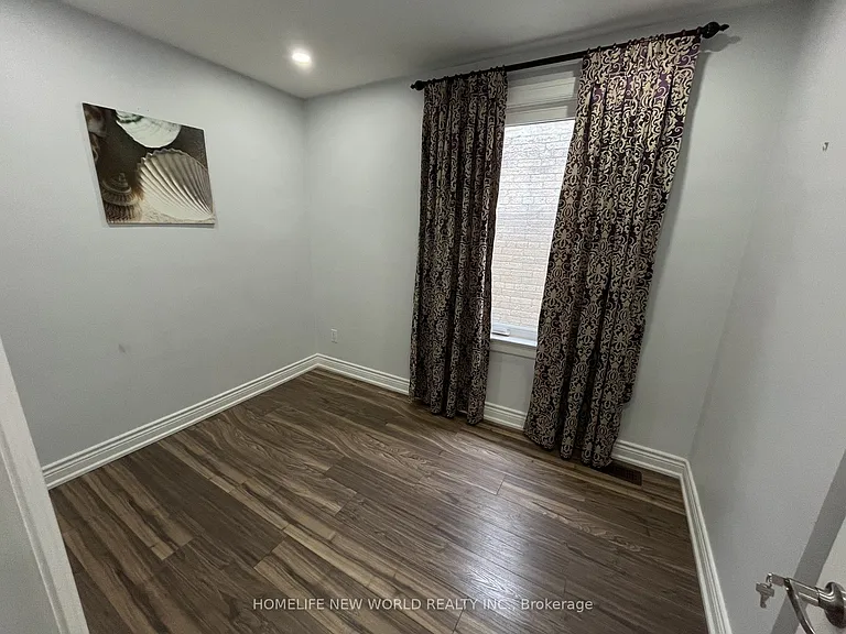 19 Britannia Ave — Photo 20