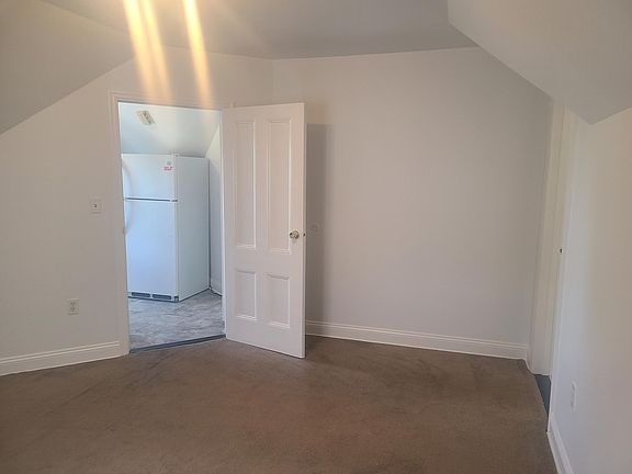 2nd image of 87 Bank St #3