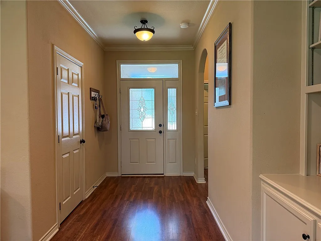 3 bed, 1622 sqft, $2,200 — Photo 2