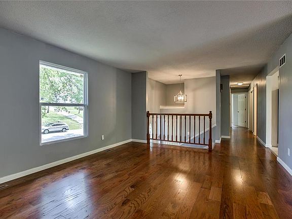 4th image of 770 Sheidley Ave