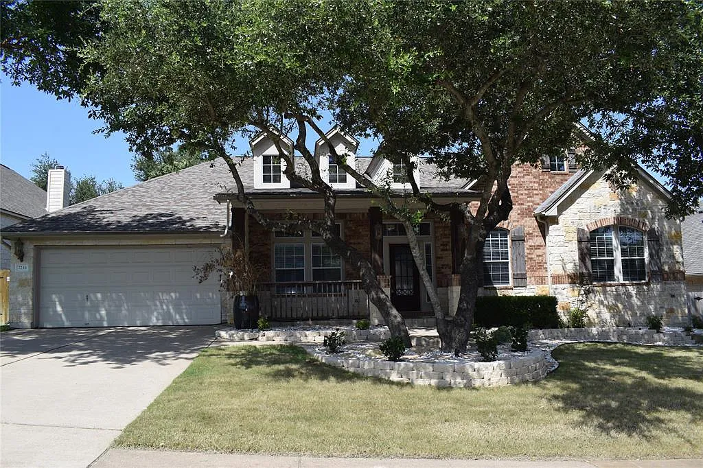 3 bed, 2.0 bath, 2939 sqft, $3,300 — Photo 1