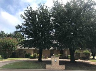 2801 NE Bel Air Cir, Lawton, OK 73507