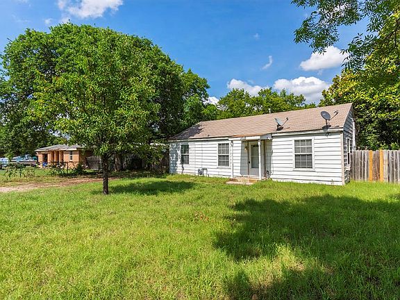 2nd image of 3020 Chippewa Trl