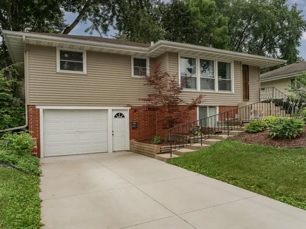 2320 12th Ave NW, Rochester, MN 55901