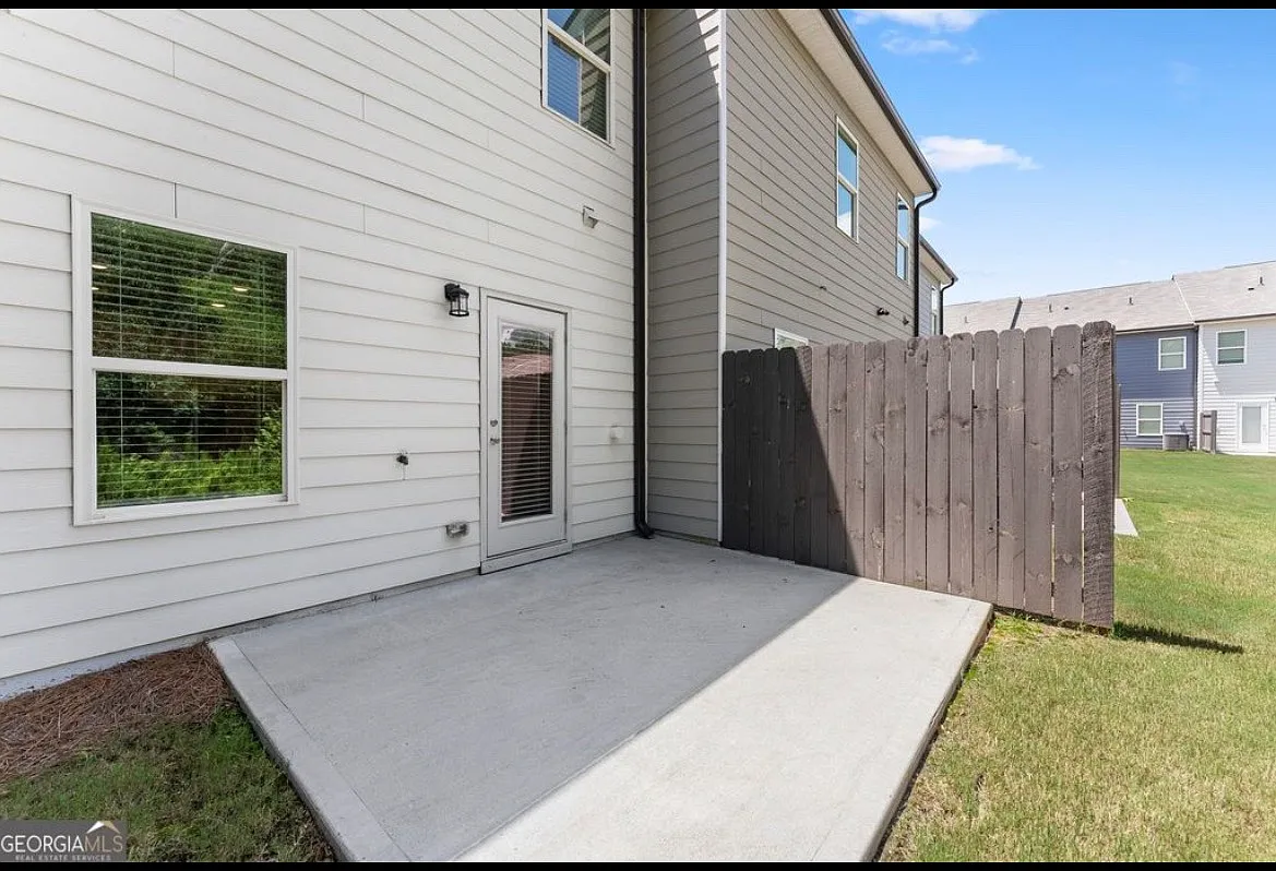 3 bed, 2.5 bath, 1675 sqft, $2,700 — Photo 3