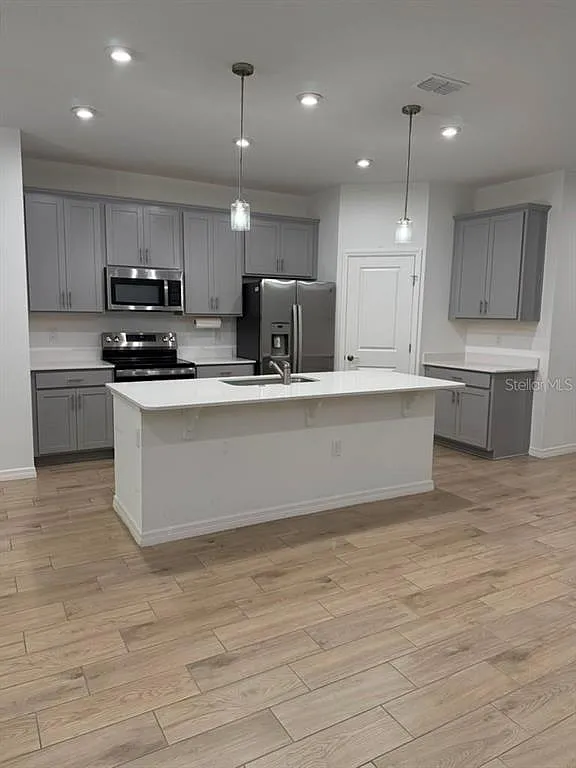 3 bed, 2.0 bath, 1589 sqft, $2,150 — Photo 3