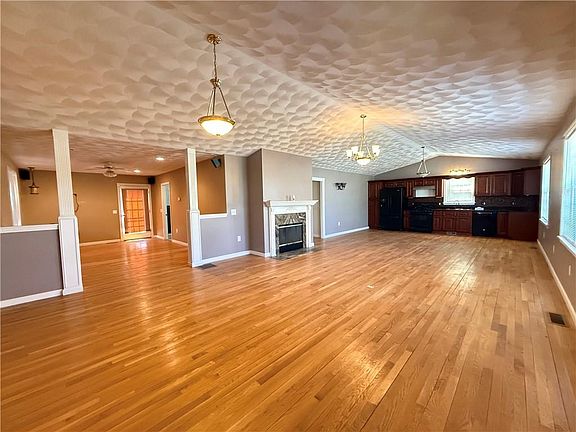 3rd image of 22 Chicory Ln