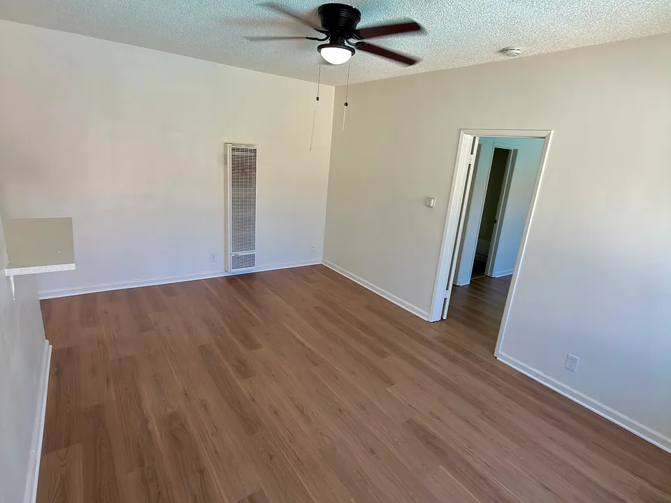 915 E Palmer Ave #4