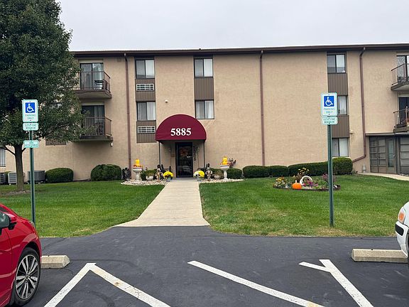 2nd image of 5885 Beechcroft Rd APT 218