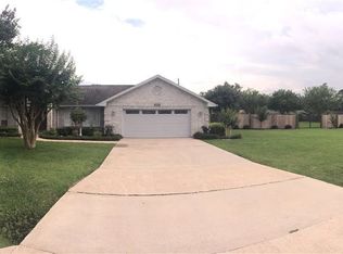 521 Meadowlark Ln, Winnie, TX 77665