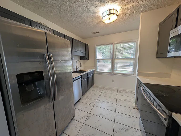 4757 Cheshire Cir — Photo 4