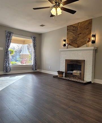 3rd image of 1601 W Bond St