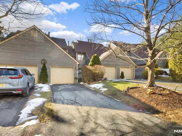 15 Concord Road, West Milford, NJ 07480