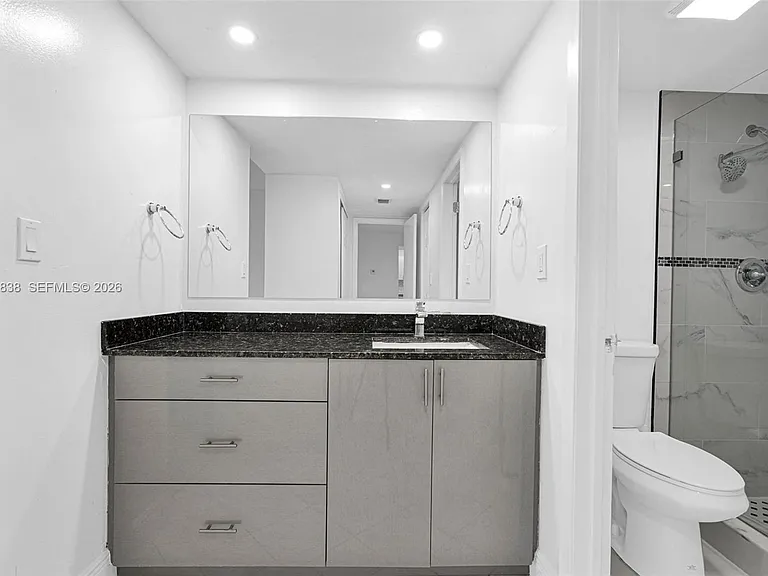 3401 N Country Club Dr #307 — Photo 11