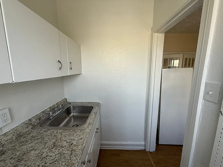 Bayard Manor Apartments — Photo 34