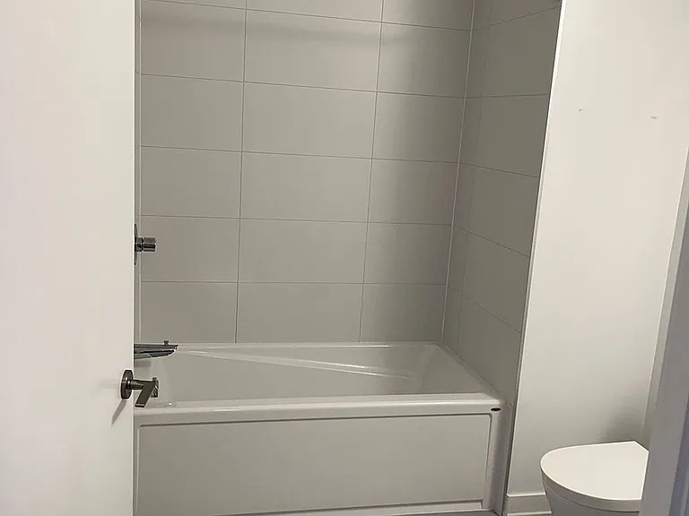 681 Yonge St N #201 — Photo 8