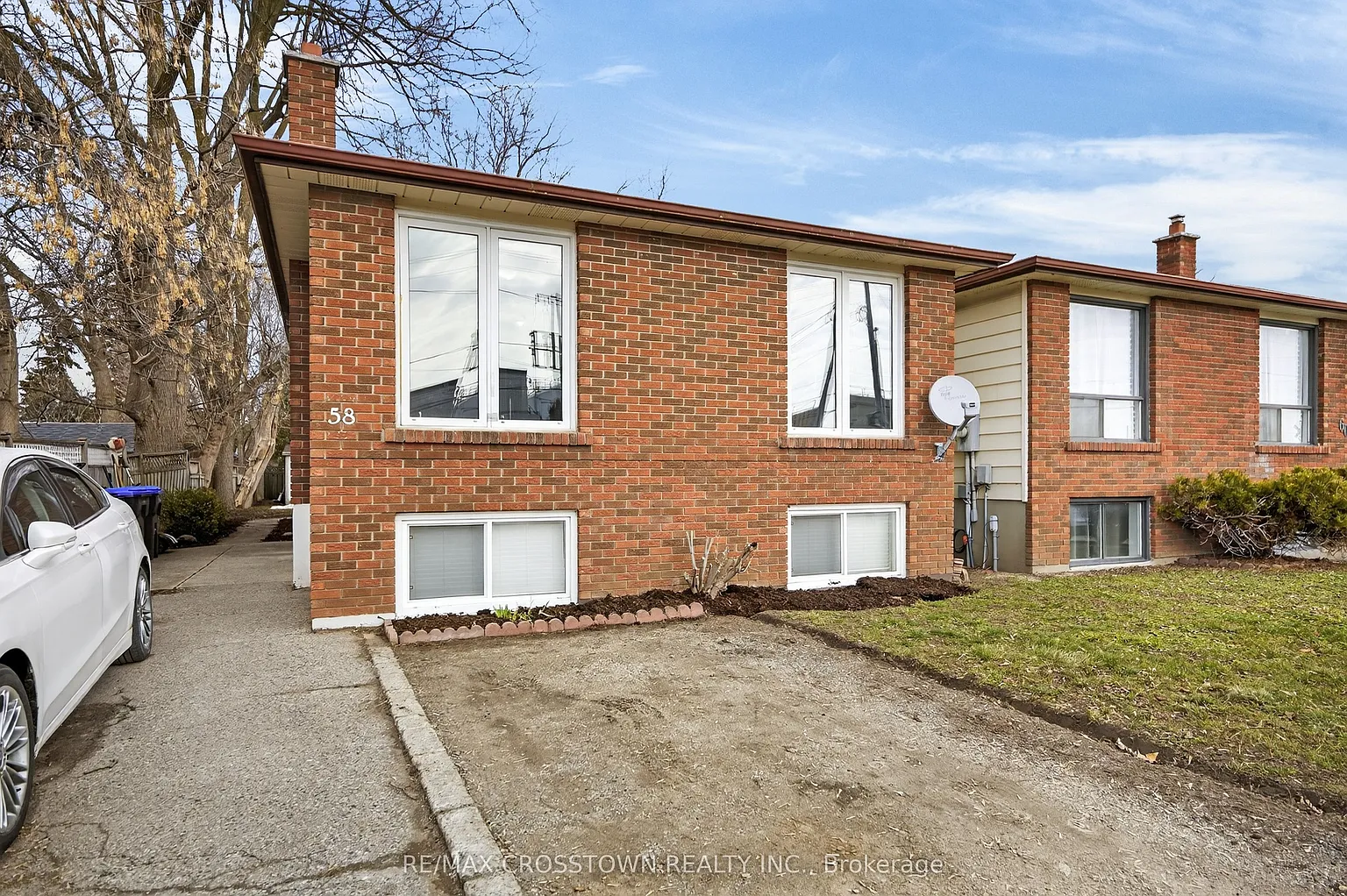 58 Albert St E photo 1