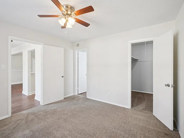 Spanish Trace Apartments — Photo 6