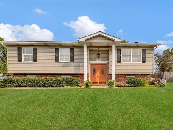 122 Skyview Dr, Aliquippa, PA 15001