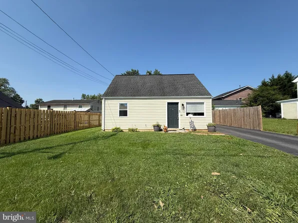 103 Colfax Dr, Manassas Park, VA 20111