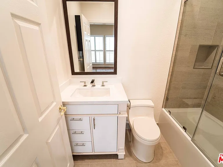 12011 Goshen Ave #202 — Photo 21