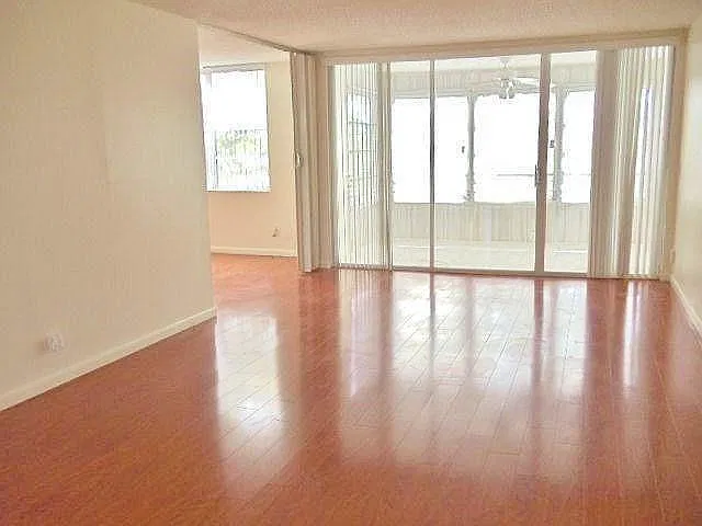 2 bed, 2.0 bath, 1100 sqft, $2,050 — Photo 4