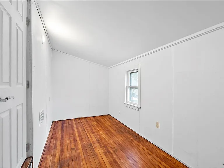 104 Kincaid Ave — Photo 4