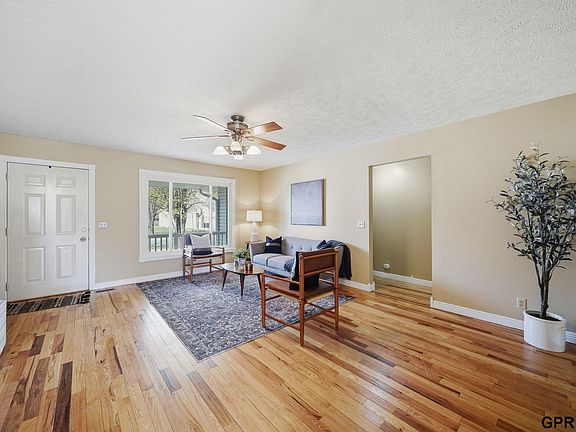 5th image of 2830 Crown Pointe Rd