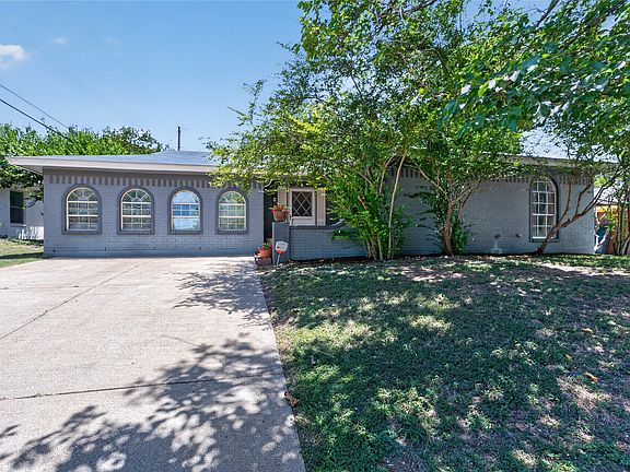 2nd image of 216 Rolling Hills Dr