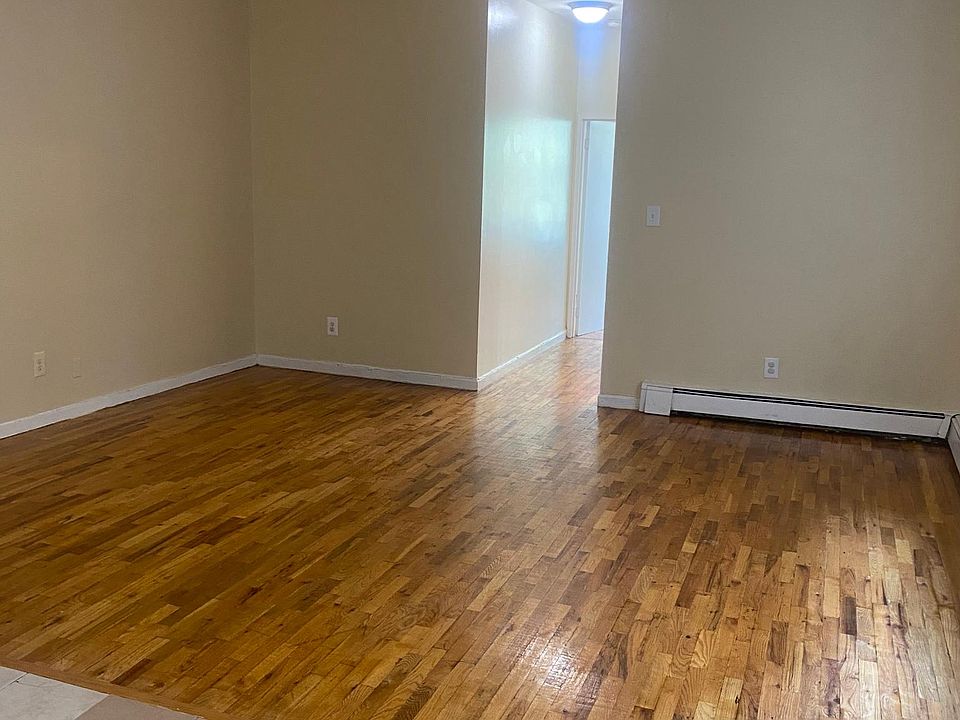 1st image of 150 W Burnside Ave #213