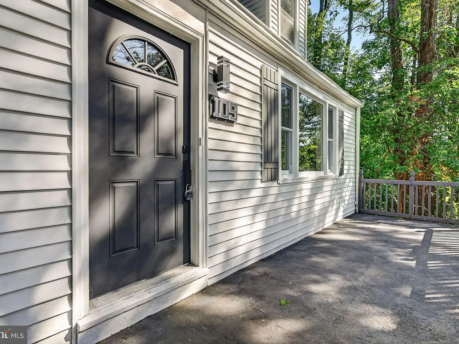 4 bed, 1.0 bath, 1425 sqft, $2,900 — Photo 3