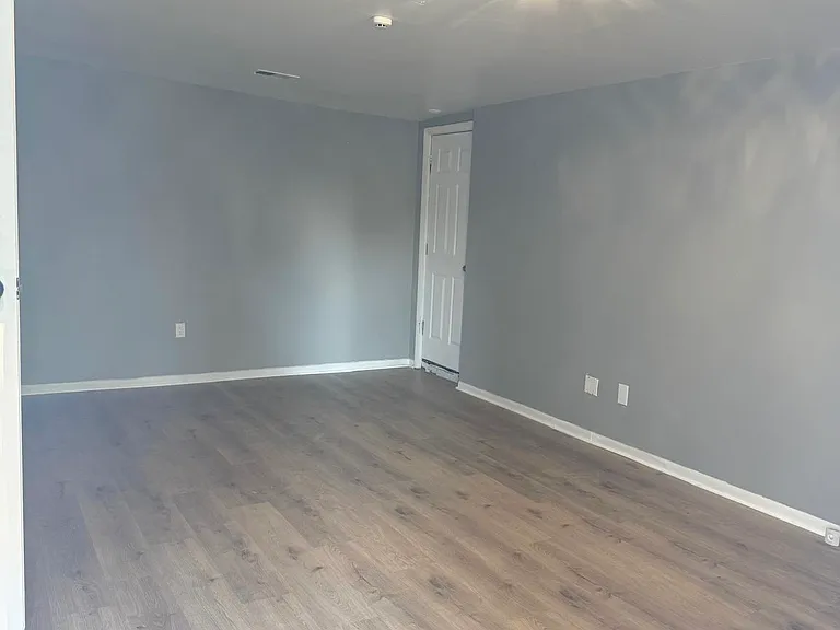 1431 E Bristol Rd — Photo 6