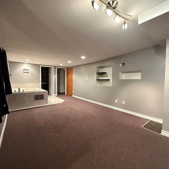 647 Irvine Ave #301 — Photo 23